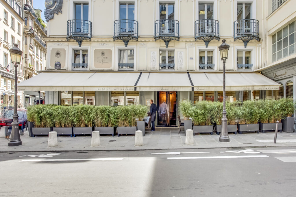 Façade du restaurant Drouant à Paris, lieu du dîner entre Marine Le Pen et les dirigeants du CAC 40 en avril 2026