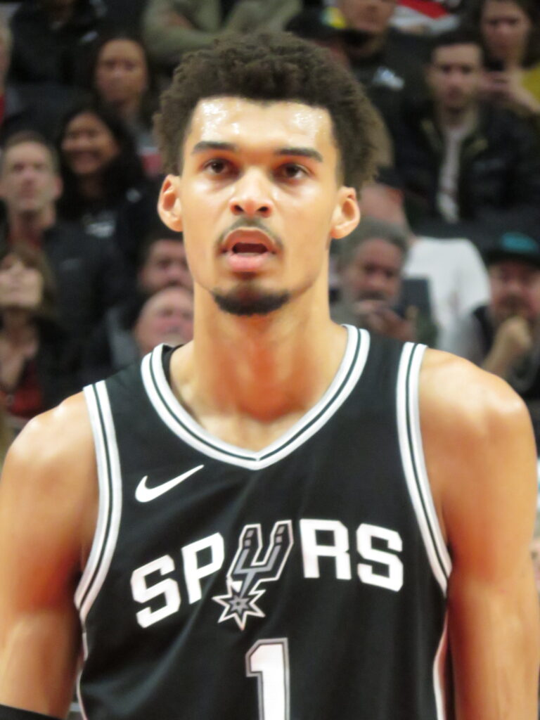 Victor Wembanyama, pivot français des San Antonio Spurs, Defensive Player of the Year unanime de la saison NBA 2025-26